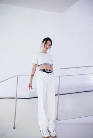 袁姗姗性感小蛮腰写真图片_5