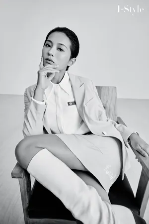 万籽麟湿发性感写真图片