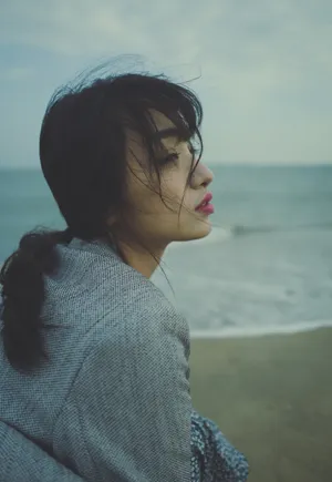 索朗美淇海边旅拍照图片