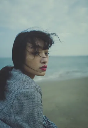 索朗美淇海边旅拍照图片