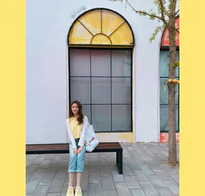 李兰迪灵动少女街拍图片