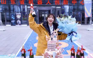 彭小苒灵动俏皮生日写真图片_2