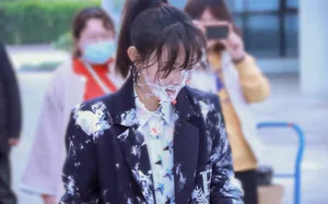 彭小苒灵动俏皮生日写真图片_4