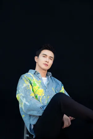 高伟光印花衬衫帅气写真图片_1