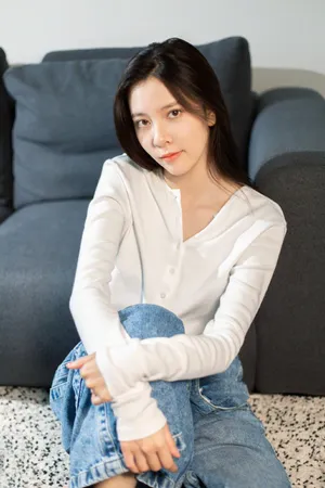 宋妍霏精致代言写真图片