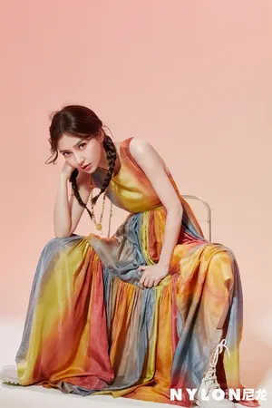 Angelababy麻花辫造型春日性感写真_2