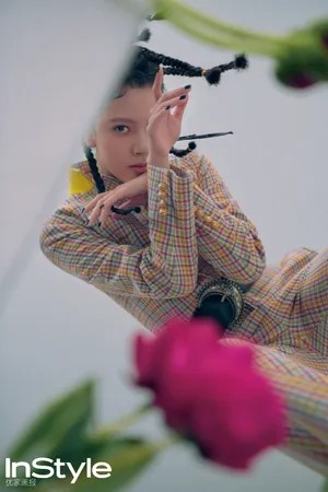 宋妍霏时尚个性杂志写真大片_5