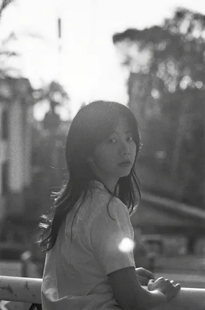 谭松韵光影性感写真图片_7