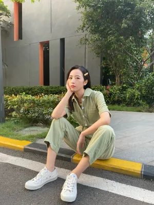 周雨彤俏丽私服街拍照图片_5