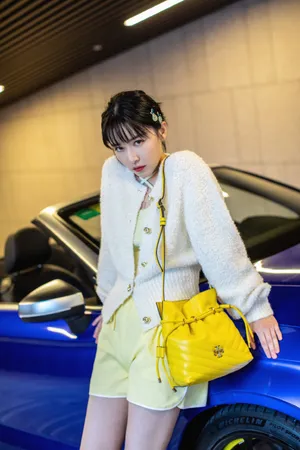 阚清子时尚随性写真图片