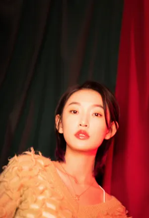 周依然甜美灵动写真图片_2