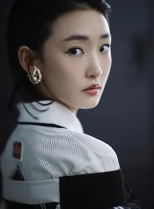 周依然性感甜酷写真图片_5