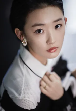 周依然性感甜酷写真图片_8