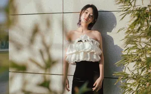 周依然抹胸裙性感写真图片