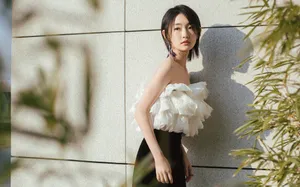 周依然抹胸裙性感写真图片_1