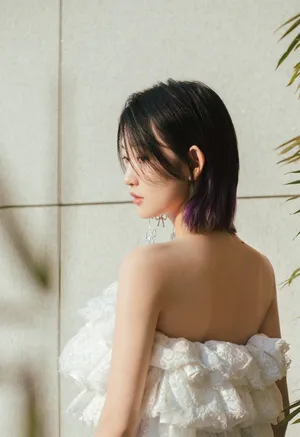 周依然抹胸裙性感写真图片_2