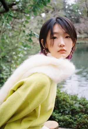 周依然清新甜美写真图片_3