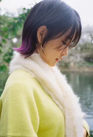周依然清新甜美写真图片_4
