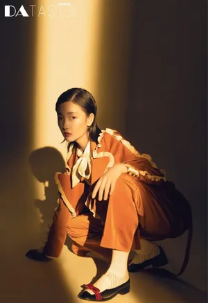 周依然灵动甜酷写真图片_3
