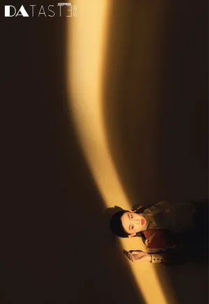 周依然灵动甜酷写真图片_4