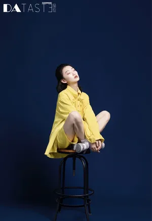 周依然灵动甜酷写真图片_5