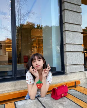 孟子义甜美俏皮街拍图片