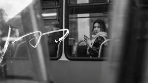 戚薇新歌M黑白质感写真图片_5