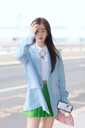 虞书欣清爽私服街拍照图片