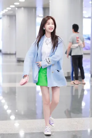 虞书欣清爽私服街拍照图片_2