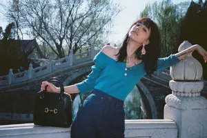 王悦伊清爽甜美写真图片