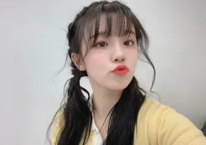 宋雨琦粉嫩俏皮自拍图片_2
