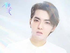吴亦凡《极光》纯白帅气写真图片_8