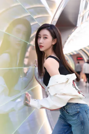 楚月性感休闲风写真图片