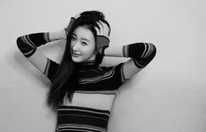 楚月成熟性感黑白写真图片