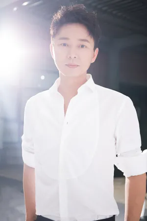刘奕君白衬衫清爽写真图片