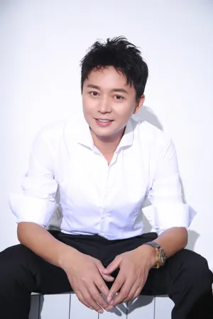 刘奕君白衬衫清爽写真图片_2