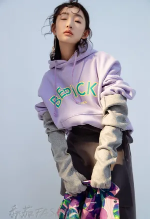 周依然灵动俏皮写真图片_8