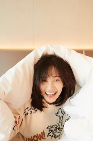 郑湫泓慵懒可爱居家写真图片_7