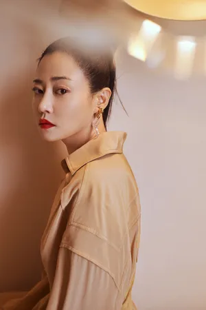 谭卓性感优雅写真图片_2