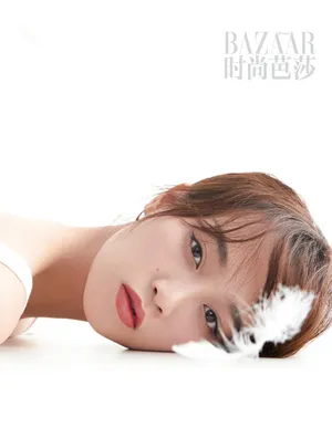 蓝盈莹白皙光影写真图片_3