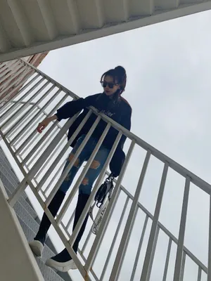 黄一琳清爽性感街拍照图片