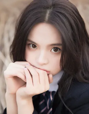 杨超越学院风清纯写真图片_4