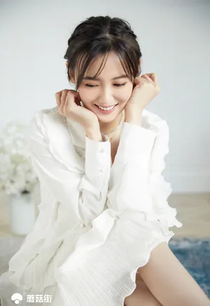 江铠同纯白连衣裙写真图片_3