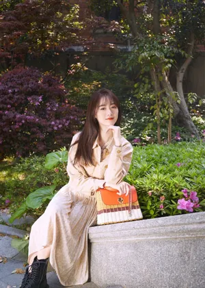 袁冰妍春日甜美写真图片