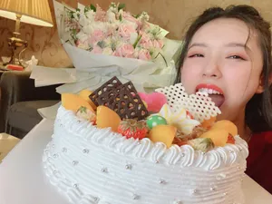 林允清新俏皮生日会图片_2