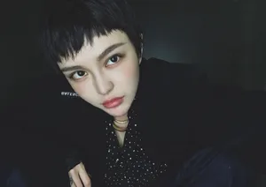 周扬青短发酷感写真图片