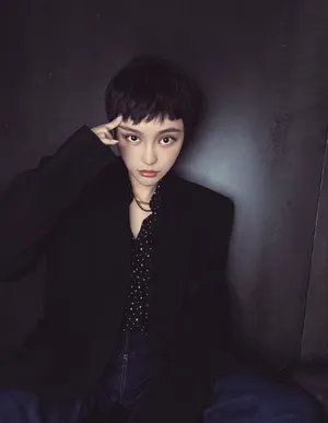 周扬青短发酷感写真图片_4