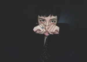 周扬青短发酷感写真图片_5