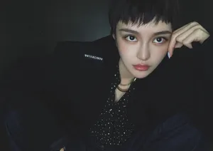 周扬青短发酷感写真图片_8