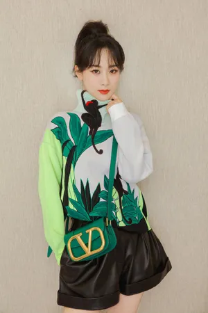 杨紫俏皮可爱元气写真图片